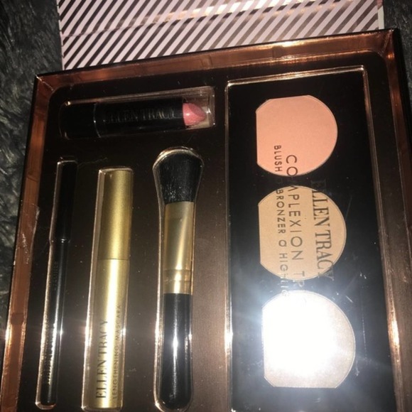 NWT Ellen Tracy Total Face Essential Collection - Picture 1 of 2